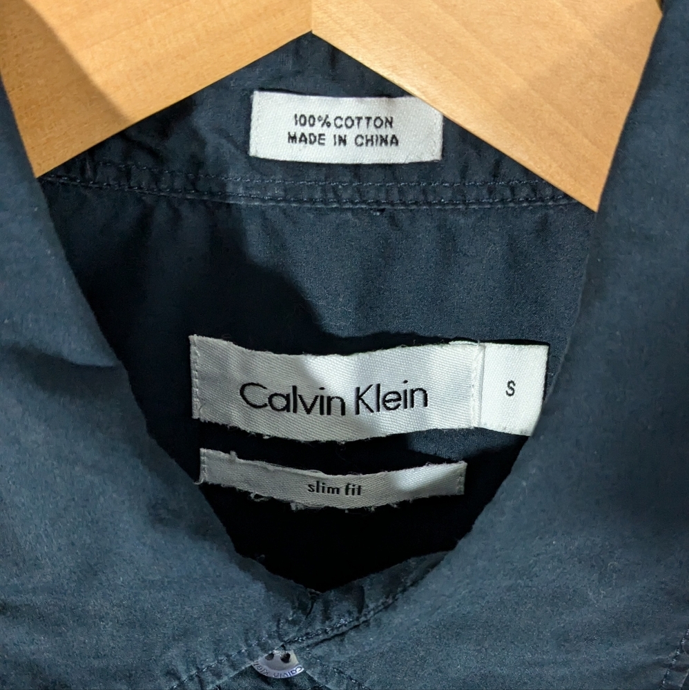 ❤️ Calvin Klein slim fit lightweight long sleeve collar button shirt Small - Picture 3 of 11